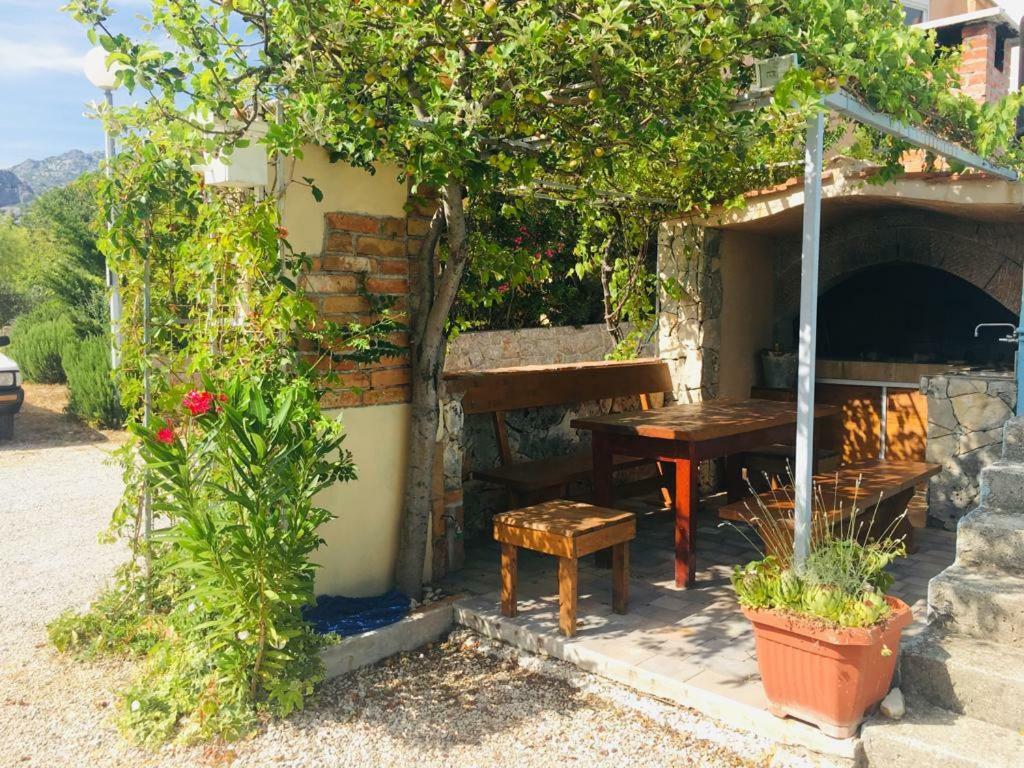 Apartman Lucija Seline ภายนอก รูปภาพ